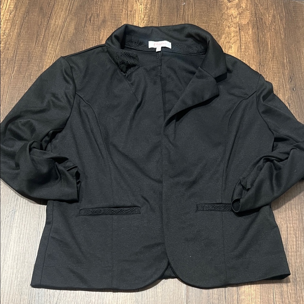 Candie's Classic Black Blazer. CAJA #. 6 A